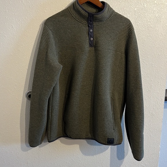 Gerry Mens Poly/Cotton Quarter Button up. Size L. Olive Green. Gray trim - Picture 4 of 7